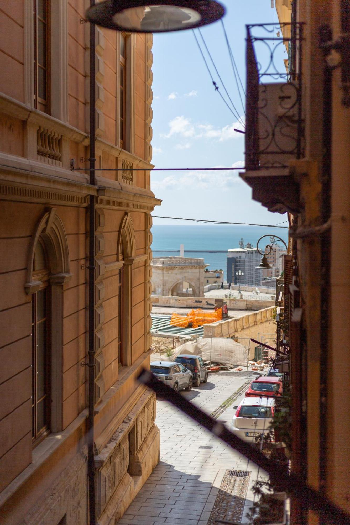 Casa Storica Di Charme Con Vista Mare Nel Cuore Di Cagliari Zewnętrze zdjęcie